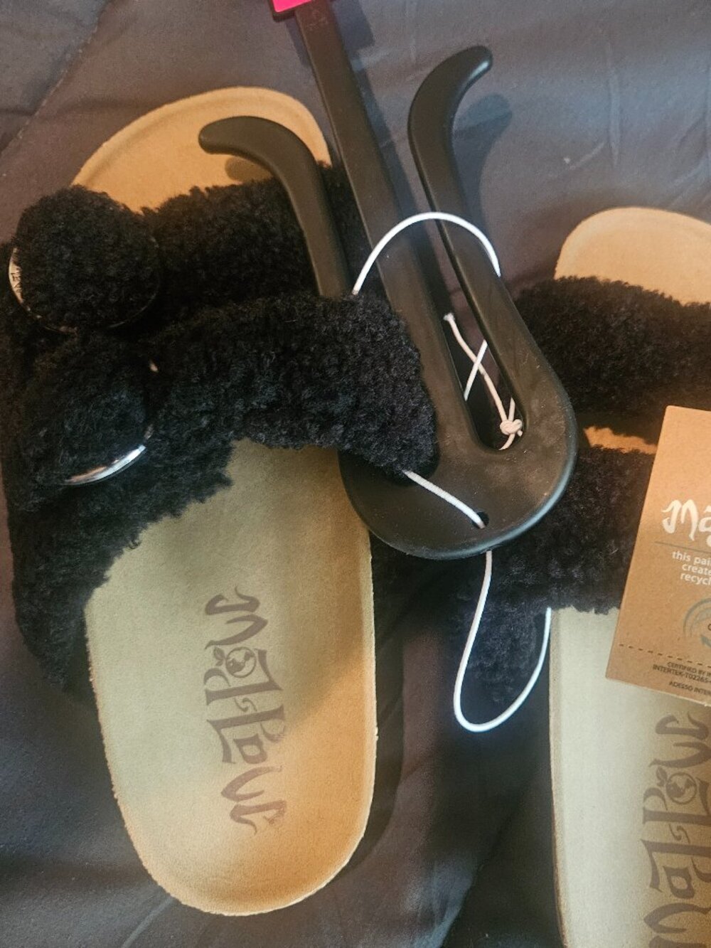 NWT Mad Love Black fuzzy Comfy Vacay slides slip-on sandals Slippers  5